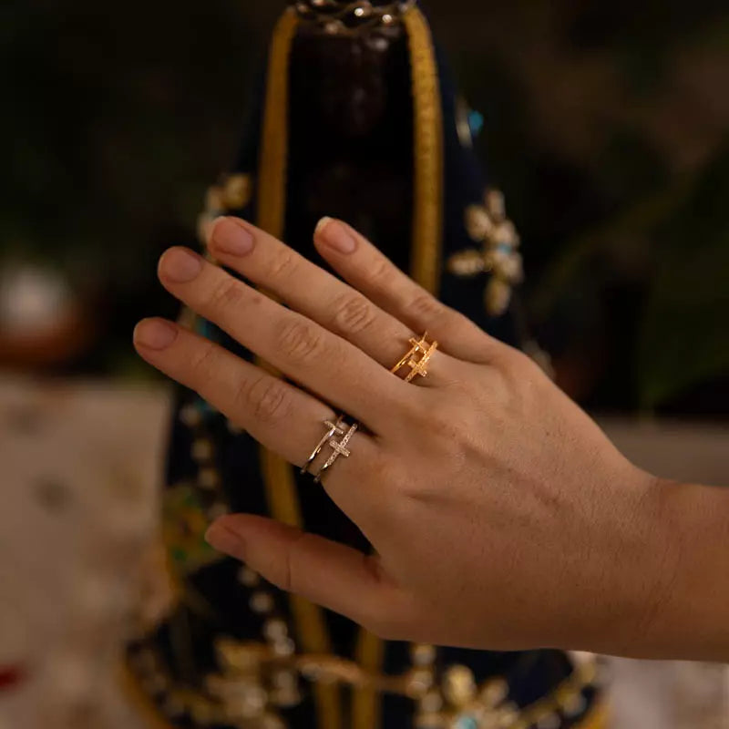 Anel Cruz Dupla Ouro ou Prata Ajustável – Anel Religioso Feminino com Zircônias