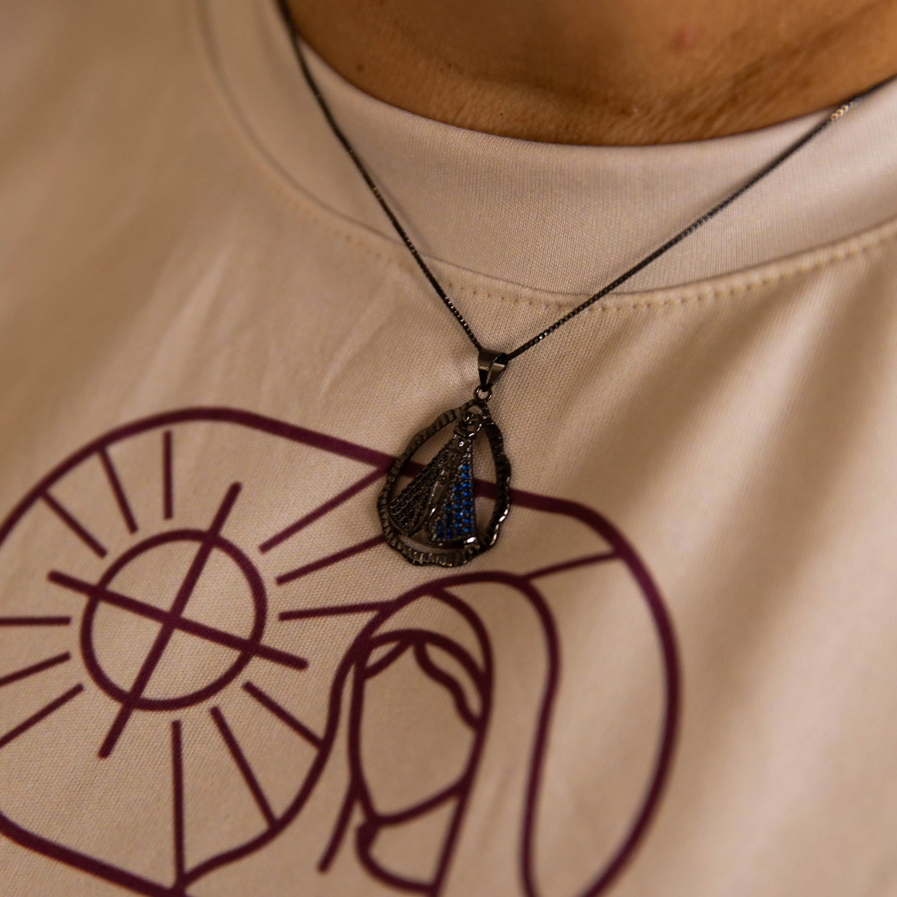 Colar Nossa Senhora Aparecida Black com Zircônias Azuis – Colar Religioso Feminino Premium