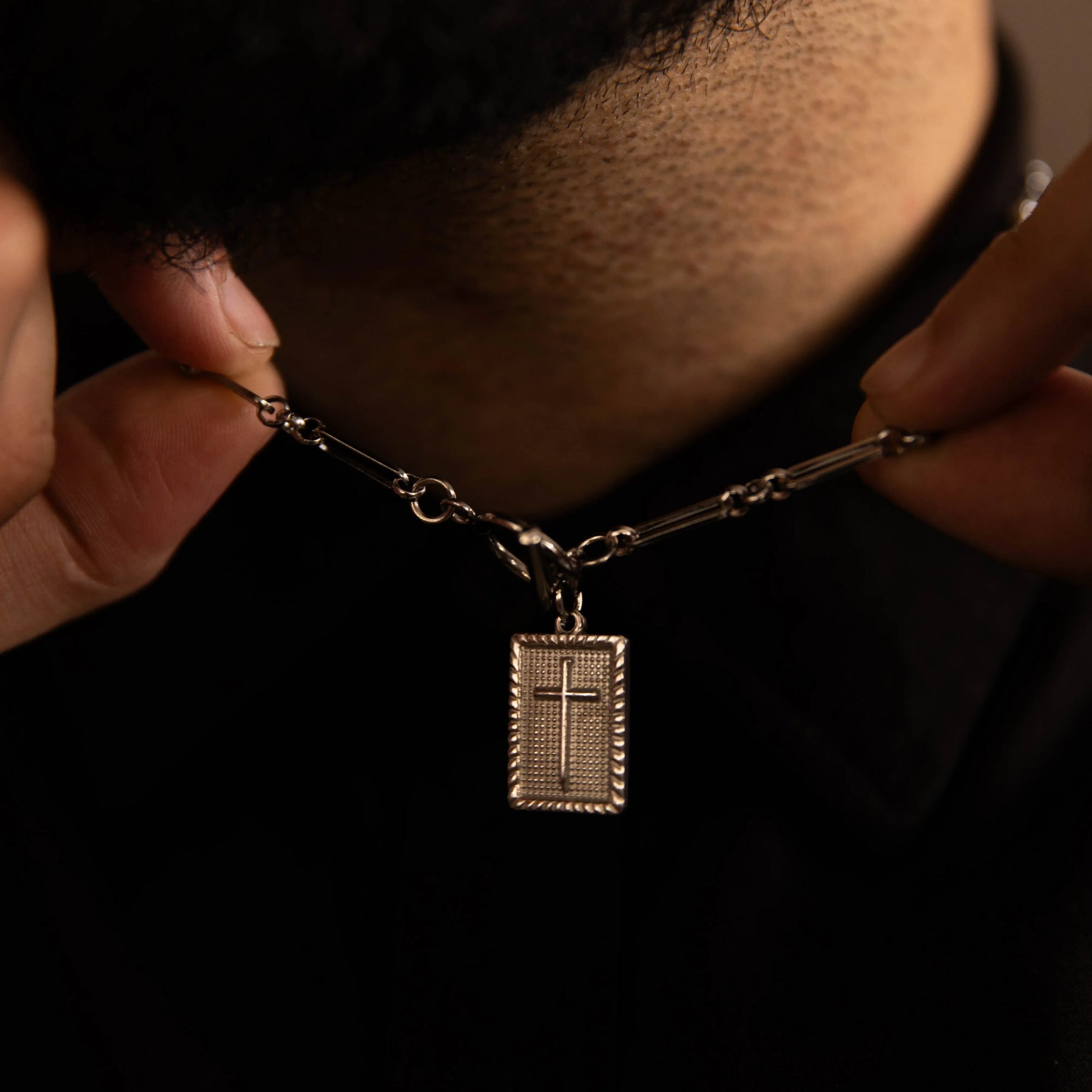 Colar Medalha de Cruz Cristã – Símbolo de Fé e Salvação Masculino e Feminino