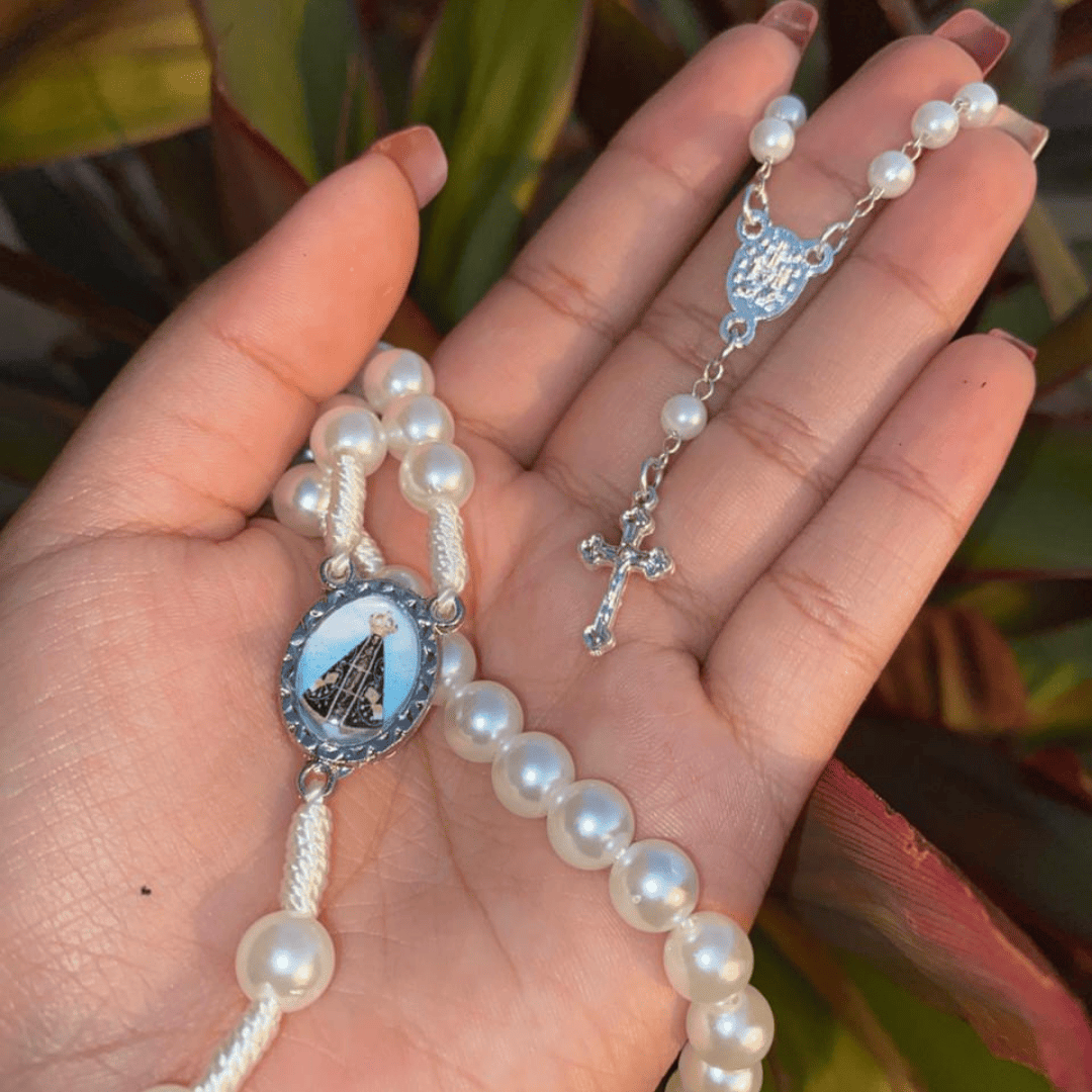 Terço Nossa Senhora Aparecida com Pérolas – Terço Católico para Oração e Devoção