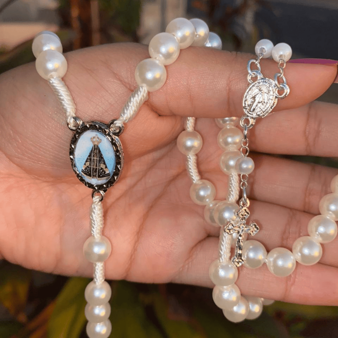 Terço Nossa Senhora Aparecida com Pérolas – Terço Católico para Oração e Devoção