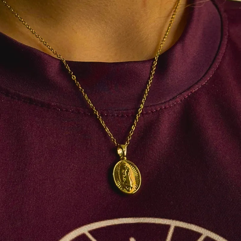 Colar Nossa Senhora de Guadalupe Ouro – Pingente Religioso Feminino Delicado