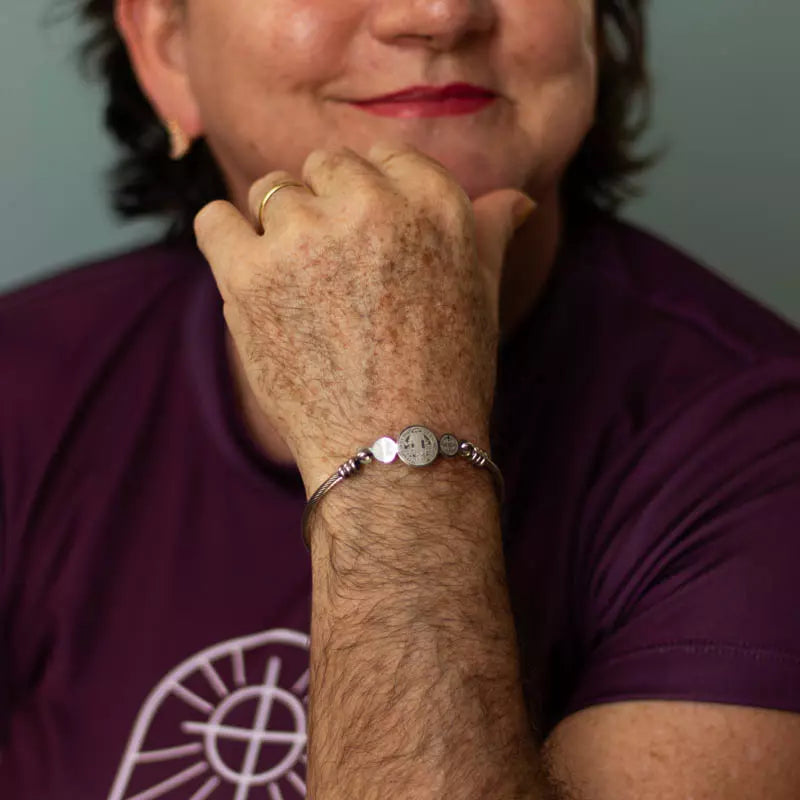 Pulseira São Bento Ouro ou Prata Feminina – Pulseira Religiosa com Medalha de Devoção