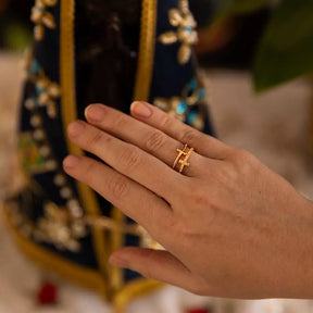 Anel Cruz Dupla Ouro ou Prata Ajustável – Anel Religioso Feminino com Zircônias