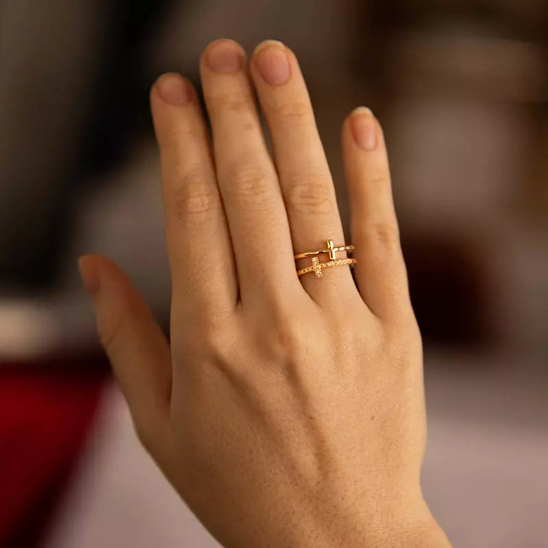 Anel Cruz Dupla Ouro ou Prata Ajustável – Anel Religioso Feminino com Zircônias