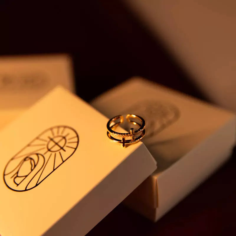 Anel Cruz Dupla Ouro ou Prata Ajustável – Anel Religioso Feminino com Zircônias