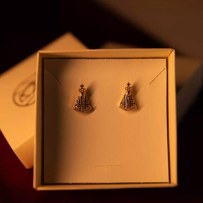 Brinco Nossa Senhora Aparecida com Zircônias Azuis Ouro 14k – Brinco Religioso Feminino Delicado
