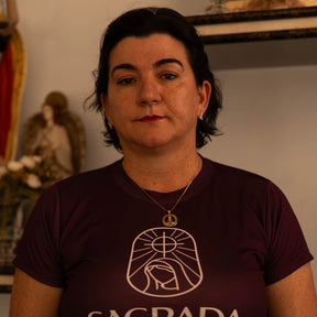 Colar Nossa Senhora Aparecida Oval com Zircônias Azuis Ouro 14k – Colar Religioso Feminino Delicado