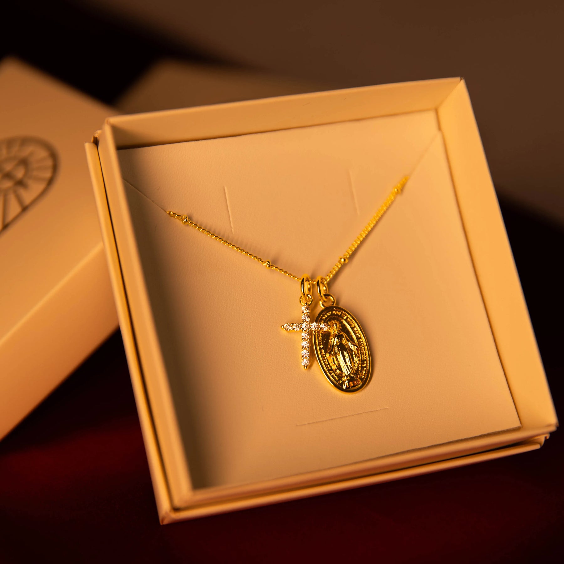 Colar Virgem Maria com Cruz de Zircônia – Colar Religioso Feminino Delicado