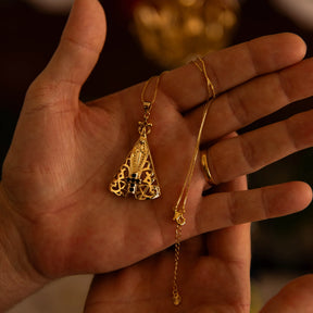 Colar Nossa Senhora Essência Divina Ouro 14k – Pingente Religioso Feminino Vazado com Cruz