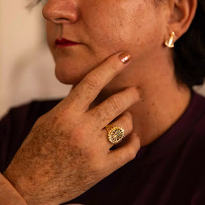Anel Nossa Senhora Aparecida Ajustável Ouro 14k – Anel Religioso Feminino com Zircônias