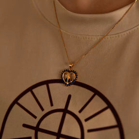 Colar Nossa Senhora Aparecida com Coração e Zircônias Azuis Ouro 14k – Pingente Religioso Feminino Premium