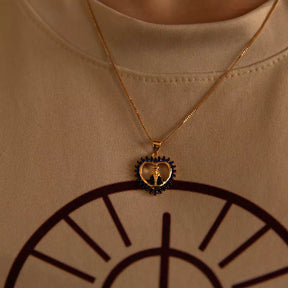 Colar Nossa Senhora Aparecida com Coração e Zircônias Azuis Ouro 14k – Pingente Religioso Feminino Premium