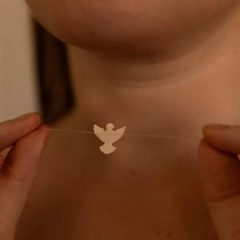 Colar Espírito Santo de Madrepérola no fio de nylon