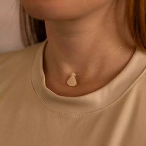 Colar Nossa Senhora Aparecida de Madrepérola no fio de nylon