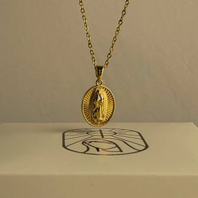 Colar Nossa Senhora de Guadalupe Ouro – Pingente Religioso Feminino Delicado