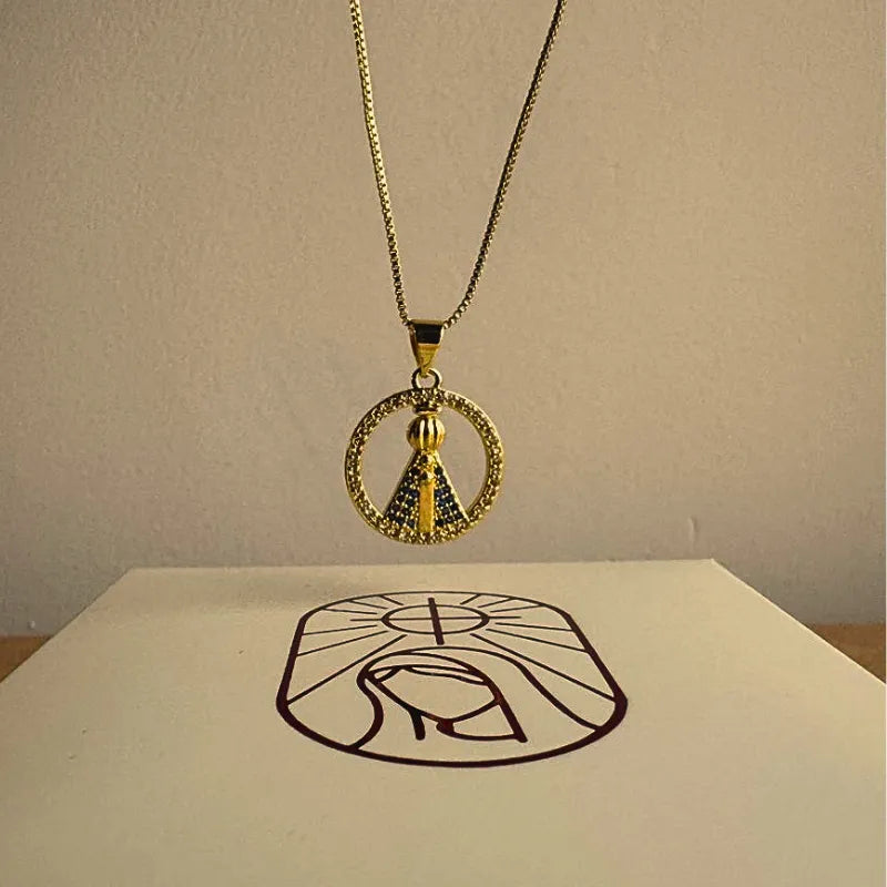 Colar Nossa Senhora Aparecida com Zircônias Ouro – Colar Religioso Feminino Delicado