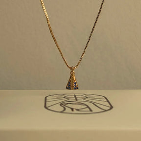 Colar Mini Nossa Senhora Aparecida com Zircônias Ouro – Colar Religioso Feminino Delicado