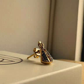 Brinco Mini Nossa Senhora Aparecida com Zircônias Azuis Ouro – Brinco Religioso Feminino Delicado