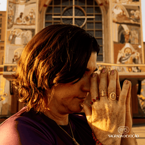 Anel Nossa Senhora Aparecida Ajustável Ouro 14k – Anel Religioso Feminino com Zircônias