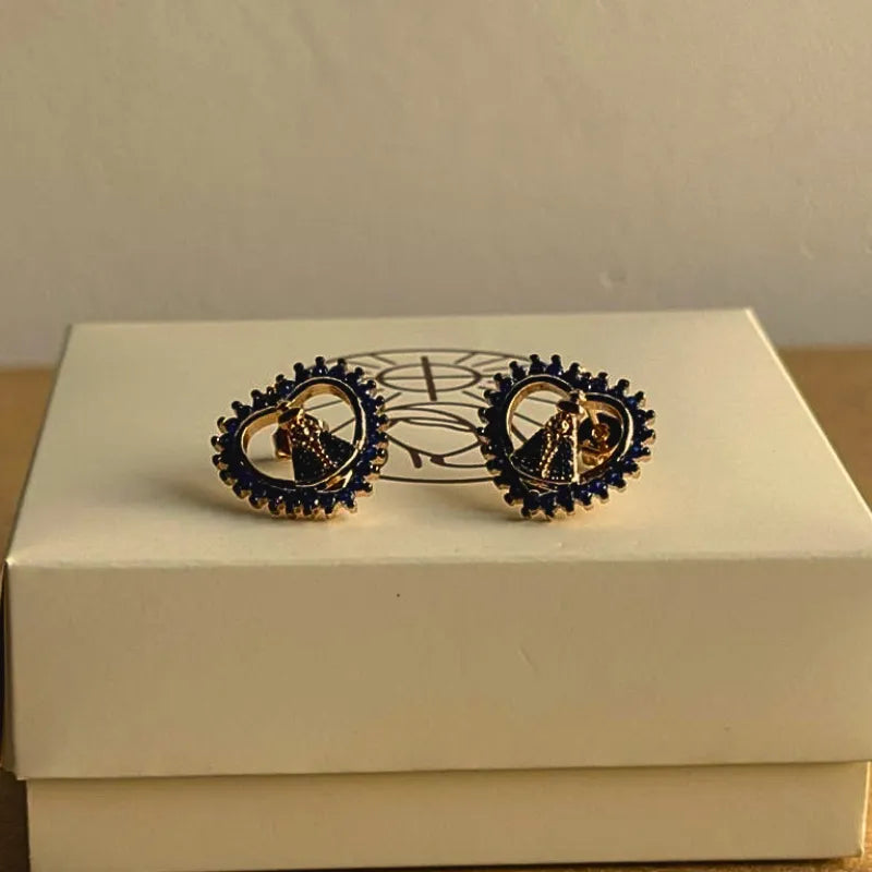 Brinco Coração Nossa Senhora Aparecida Zircônias Azuis Ouro – Brinco Religioso Feminino