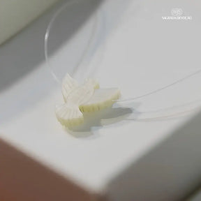 Colar Espírito Santo de Madrepérola no fio de nylon