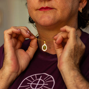 Colar Nossa Senhora de Guadalupe com Zircônias – Pingente Religioso Feminino Delicado