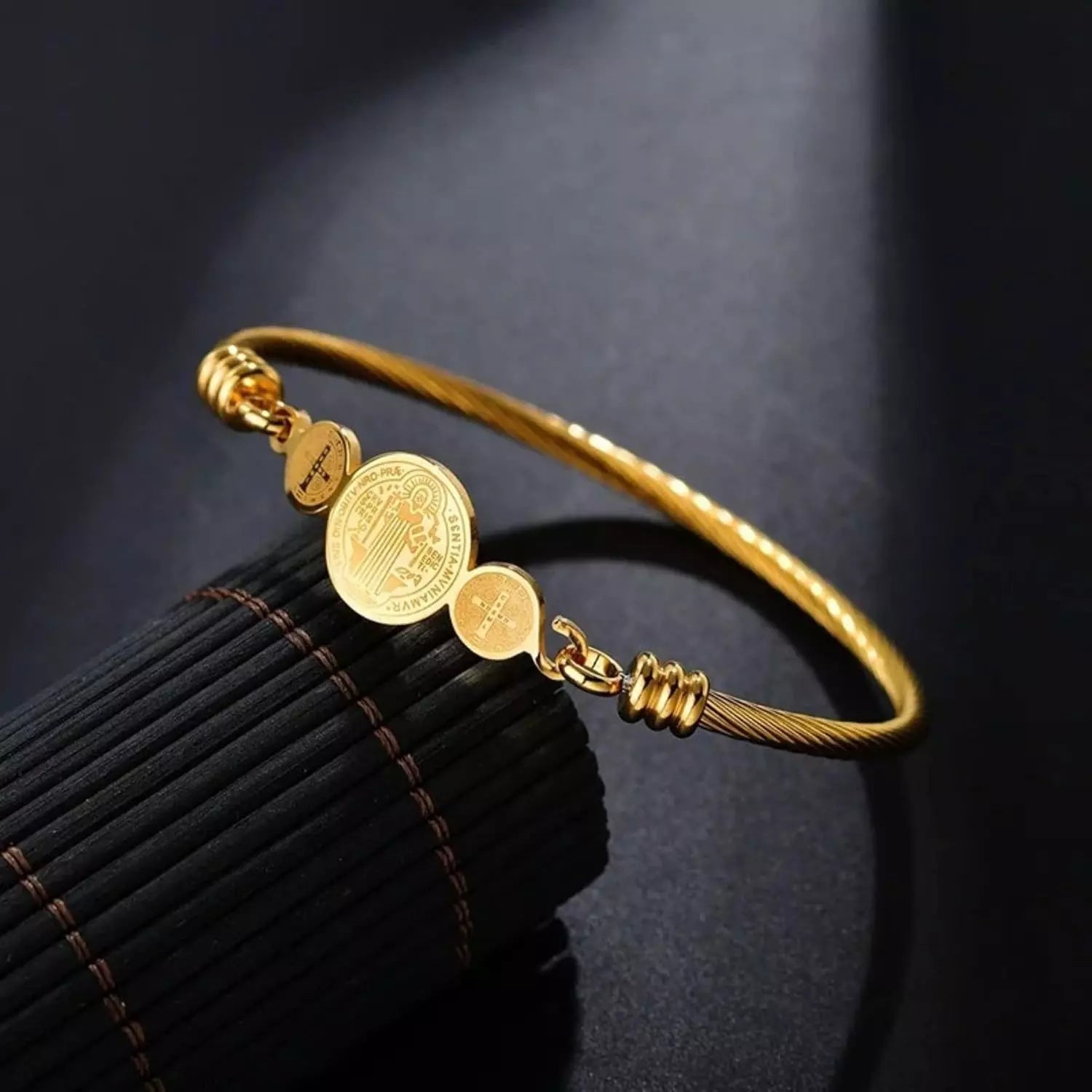 Pulseira São Bento Ouro ou Prata Feminina – Pulseira Religiosa com Medalha de Devoção